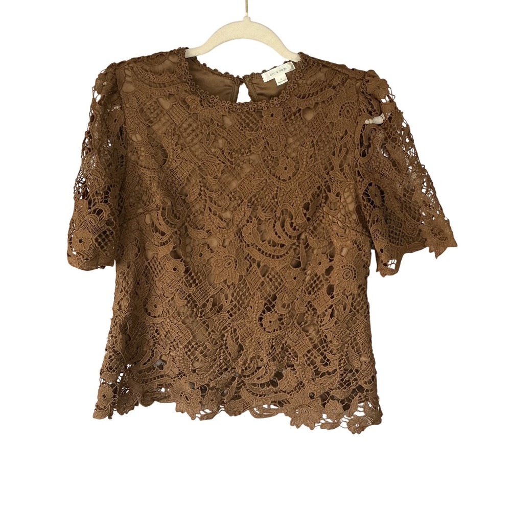 Ivy & Sage Brown Floral Lace Short Sleeve Keyhole Back Top Medium